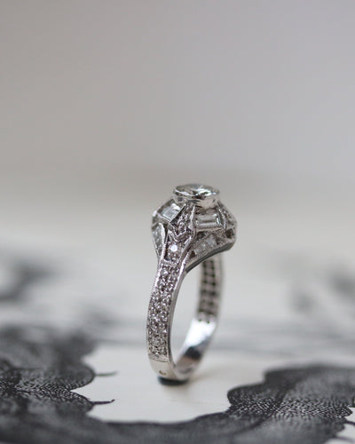 Bague 54 Bague solitaire Art Déco en or blanc et diamants 58 Facettes A11351