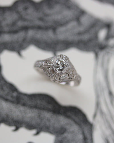 Bague 54 Bague solitaire Art Déco en or blanc et diamants 58 Facettes A11351