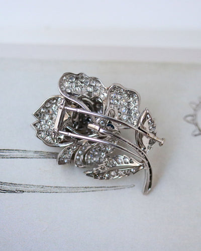 Broche Broche rose pavée de diamants en or blanc et platine 58 Facettes A11364