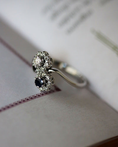 Bague 59 Bague Toi et Moi marguerite en or blanc et diamants, saphir bleu 58 Facettes A11451