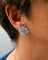 Boucles d'oreilles Boucles d’oreilles fleurs pavées en or blanc et diamants 58 Facettes A11460