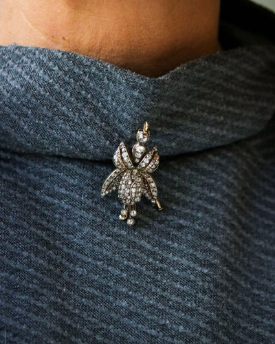 Pendentif Pendentif et broche fleur de fuchsia pavée en or rose, argent et diamants 58 Facettes A11746