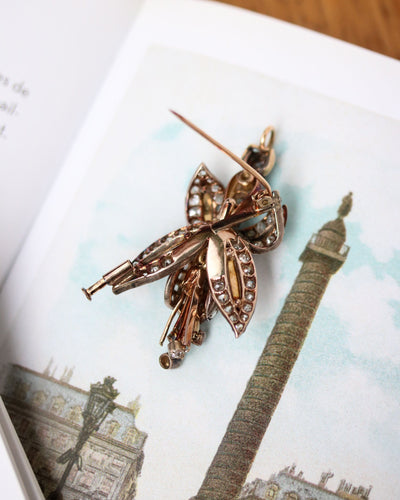 Pendentif Pendentif et broche fleur de fuchsia pavée en or rose, argent et diamants 58 Facettes A11746