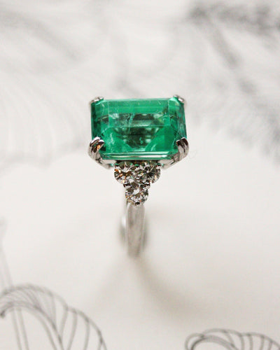 Bague 54 Bague vintage en or blanc et platine, émeraude colombienne et diamants 58 Facettes A11851