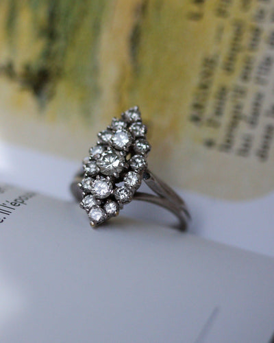 Bague 50.5 Bague marquise en or blanc 750 et diamants 58 Facettes A11860