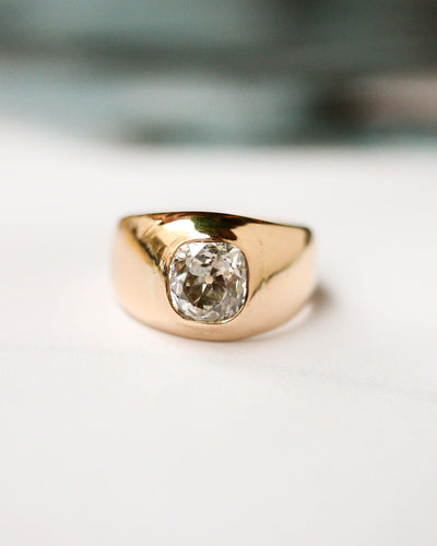 Bague 49 Bague jonc taille coussin en or jaune et diamant 58 Facettes A11871