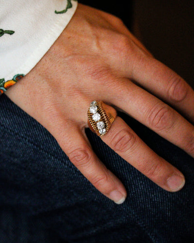 Bague 54 Bague 1950 taille coussin en or jaune, platine et diamants 58 Facettes A11872