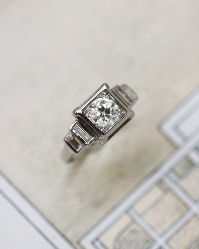 Bague 53.5 Bague solitaire Art déco moderniste en platine et diamants 58 Facettes A11904