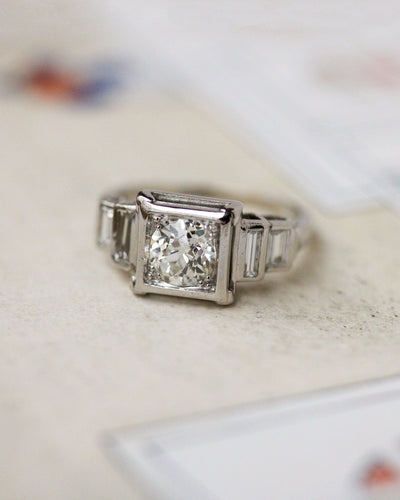 Bague 53.5 Bague solitaire Art déco moderniste en platine et diamants 58 Facettes A11904