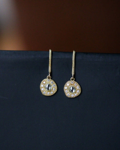 Boucles d'oreilles De Beers Talisman - Boucles d’oreilles pendantes en or jaune et diamants 58 Facettes A11966