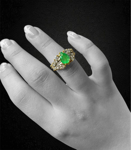 Bague Bague en or jaune 18 carats avec émeraude poire et diamants 58 Facettes