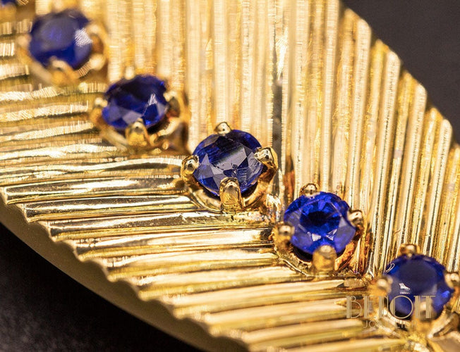 Broche Van Cleef & Arpels - Broche feuille en or jaune et saphirs, diamants 58 Facettes A9417