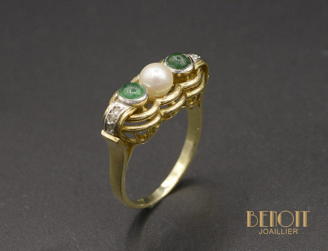 Bague 56.5 Bague jarretière en or jaune et or blanc, perle de culture, émeraudes 58 Facettes A9703