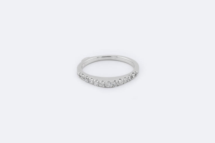 Bague Bague en or blanc 18 kt avec diamants 58 Facettes anl846
