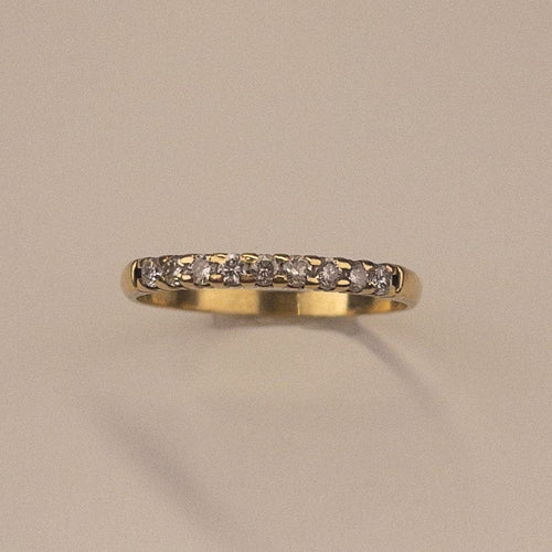Bague 52 Alliance demi-tour en or jaune 18 carats et diamants 0,18 ct 58 Facettes 250245