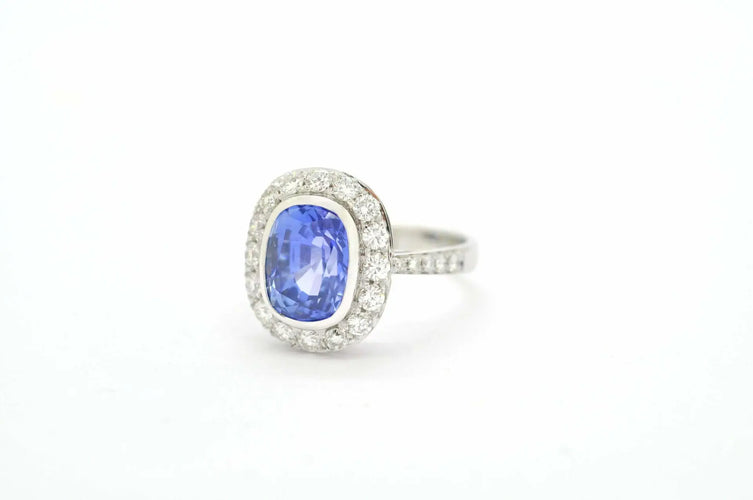 Bague Bague en or blanc 18 carats avec saphir de Ceylan 4,36 ct et diamants 58 Facettes 10048