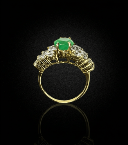Bague Bague en or jaune 18 carats avec émeraude poire et diamants 58 Facettes