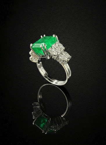 Bague 56 Bague - Émeraude naturelle 6,87 ct et diamants en or blanc 18K 58 Facettes