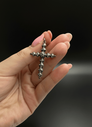 Pendentif Croix gothique - Pendentif en or blanc et argent, diamants taille rose 58 Facettes
