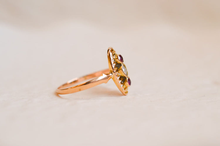 Bague 49.5 Bague navette perle et rubis de synthèse en or jaune 18 carats 58 Facettes Ref3113