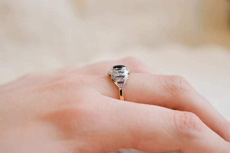 Bague 53 Bague hexagonale cabochon d’onyx en or jaune et blanc et diamants 58 Facettes Ref2960