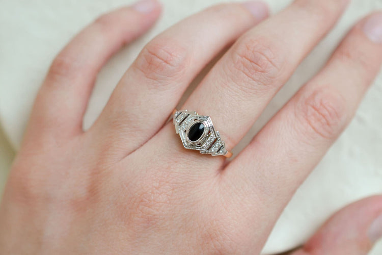 Bague 53 Bague hexagonale cabochon d’onyx en or jaune et blanc et diamants 58 Facettes Ref2960