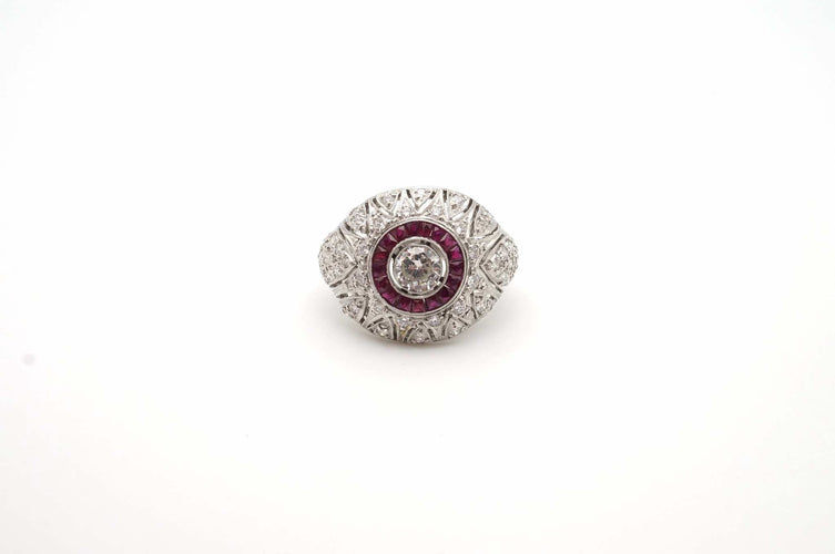 Bague 53 Bague dôme Art déco en platine, diamants et rubis 58 Facettes 24716