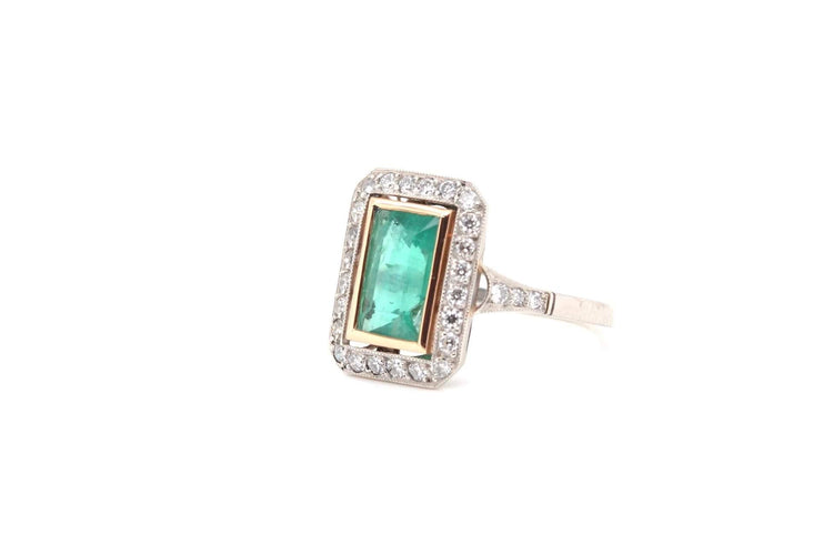 Bague 53 Bague rectangulaire en or jaune 18k et platine, émeraude et diamants 58 Facettes 24221 / 24039