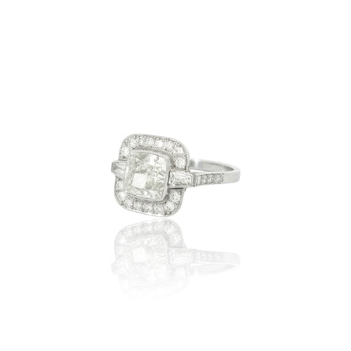 Bague 53 Bague coussin en platine et diamants (centre 1,54 ct) 58 Facettes