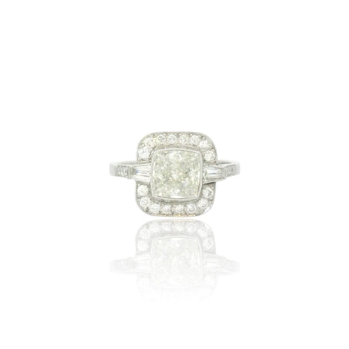 Bague 53 Bague coussin en platine et diamants (centre 1,54 ct) 58 Facettes