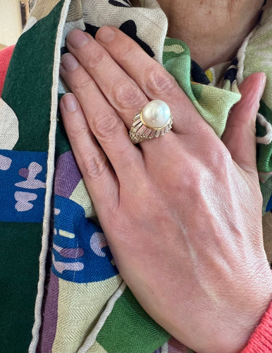 Bague 56 Bague cocktail dôme vintage en or jaune 18 carats, perle et diamants 58 Facettes B373