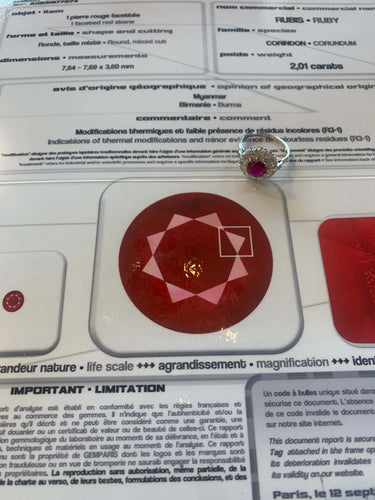 Bague 57 Bague marguerite - Rubis birman 2,01 ct et diamants en platine et or gris 18 carats 58 Facettes BRU55