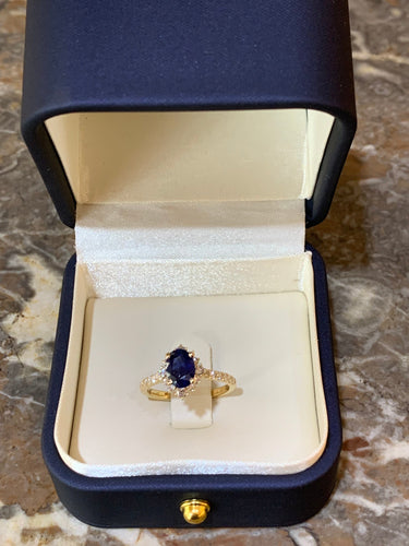Bague 53.5 Bague Pompadour - Saphir ovale 1,47 ct et diamants en or jaune 18 carats 58 Facettes BSA104