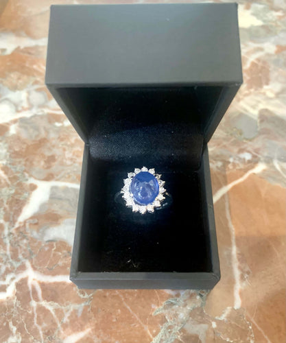 Bague 50 Bague Pompadour saphir cabochon et diamants en or gris 18 carats 58 Facettes BSA65