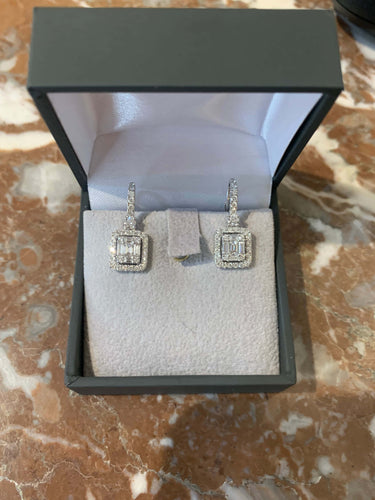 Boucles d'oreilles Boucles d’oreilles dormeuses en or gris 18 carats et diamants 58 Facettes BO236