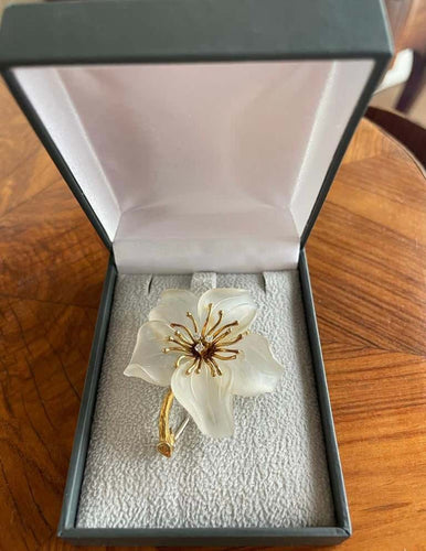 Broche Broche lys vintage en or jaune 18 carats, cristal de roche et diamants 58 Facettes BRO38