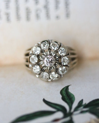 Bague 59 Bague Marguerite 1950 en or blanc et diamants 58 Facettes C2091