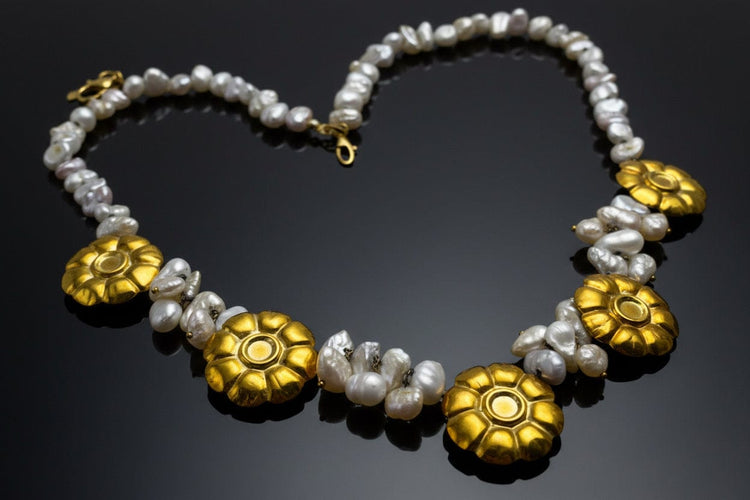 Collier Collier - Perles et marguerites en or jaune 18 carats 58 Facettes