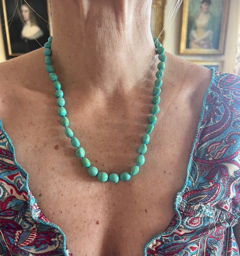 https://cdn.shopify.com/s/files/1/0647/1470/3075/files/CollierVintage-CollierTurquoiseOrJaune-JoaillerieParis-LesPierresdeJulie_3.jpg?v=1770137744