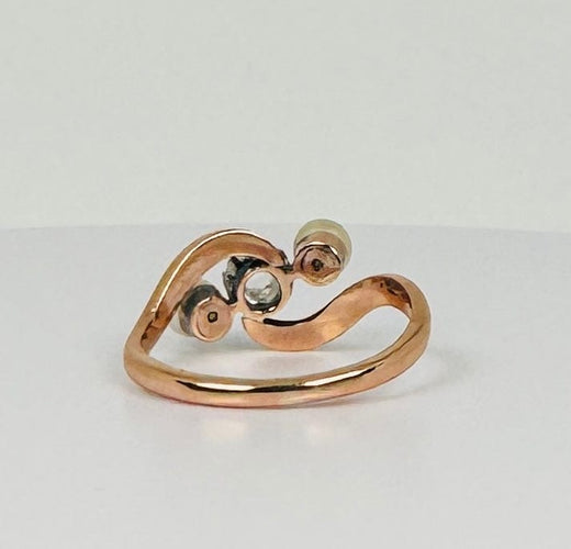 Bague Bague ancienne croisée en or rose 18 ct avec diamant et perles 58 Facettes 2206099