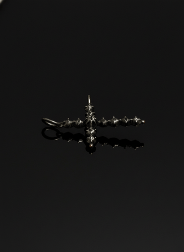 Pendentif Croix gothique - Pendentif en or blanc et argent, diamants taille rose 58 Facettes
