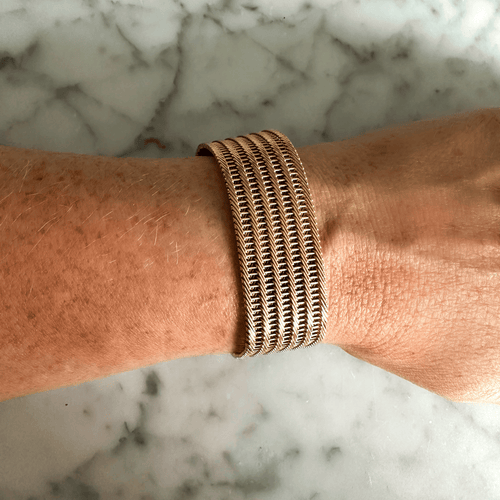 Bracelet Bracelet manchette souple tressé en or jaune 18K 58 Facettes REF2366-88