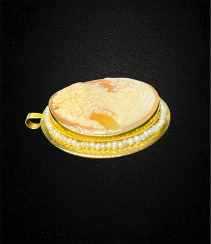 Pendentif Pendentif vintage - Camée et microperles en or jaune (années 1960) 58 Facettes