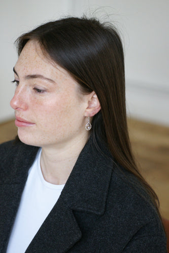 Boucles d'oreilles Boucles d’oreilles dormeuses goutte Art Déco en or jaune et blanc et diamants 58 Facettes