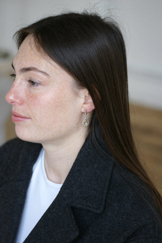 Boucles d'oreilles Boucles d’oreilles dormeuses goutte Art Déco en or jaune et blanc et diamants 58 Facettes