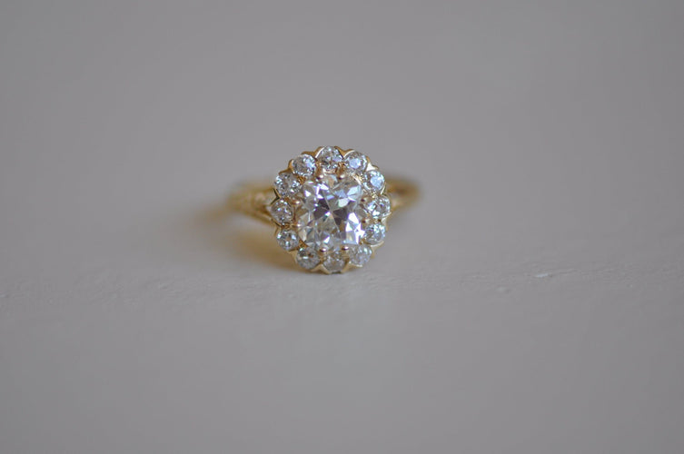 Bague 53.5 Bague ancienne en or jaune 18K et diamants taille ancienne 58 Facettes