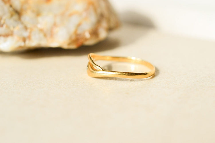 Bague 54 Bague serpent en or jaune 18 carats et saphir 58 Facettes 3630