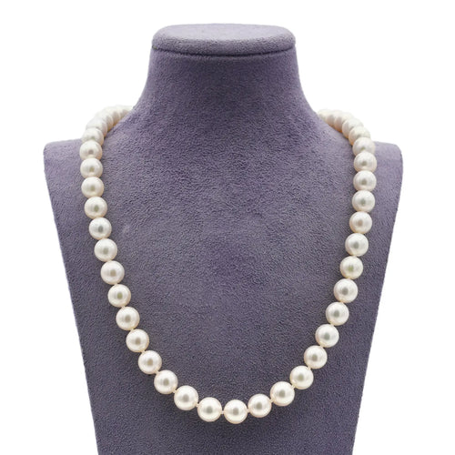 Collier Collier de perles Akoya japonaises avec fermoir en or blanc 18 ct 58 Facettes 17651