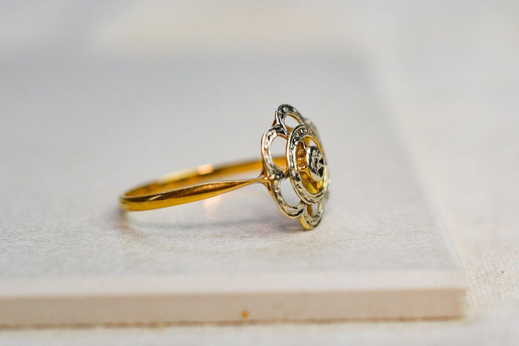 Bague 55 Bague fleur ajourée en or jaune et or blanc 18 carats 58 Facettes 3776