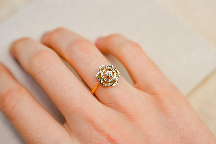 Bague 55 Bague fleur ajourée en or jaune et or blanc 18 carats 58 Facettes 3776